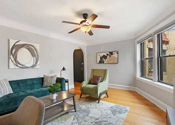 1br Vibrant & Inviting In - Montrose 2e Apartment Chicago